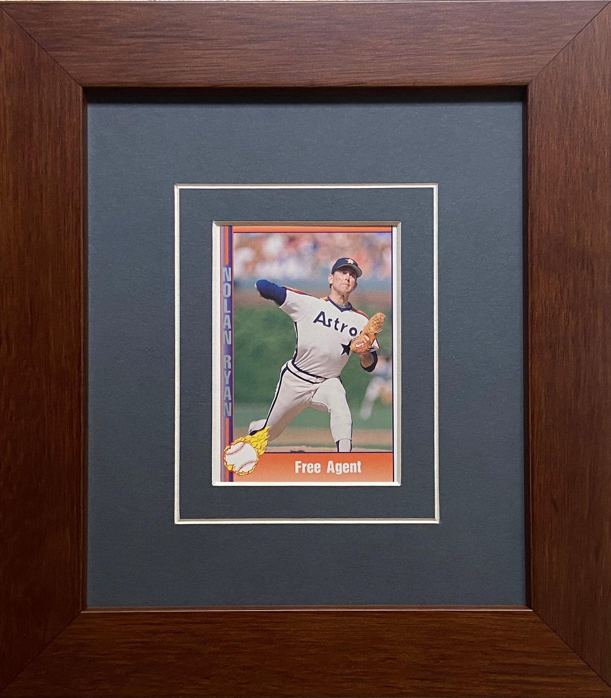 single trading card frame grey-white mat walnut frame